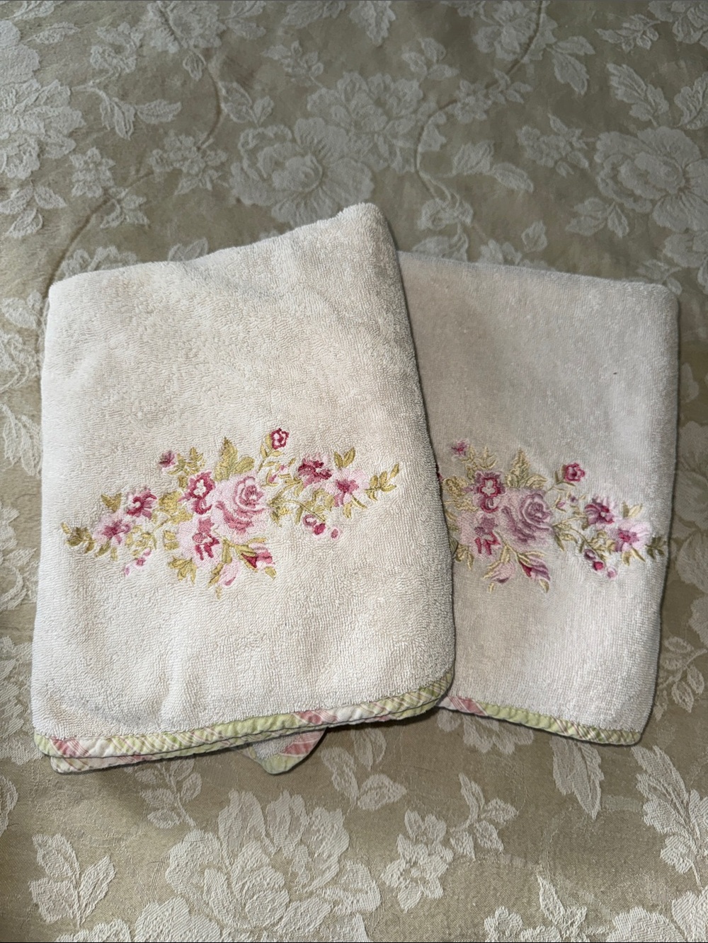 Floral Embroidered Towel Set of 2 bath towels 100% cotton made in Turkey